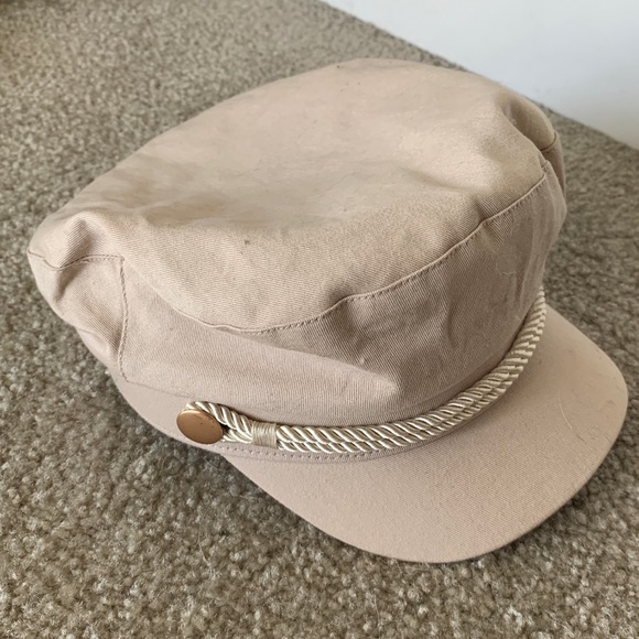 H&M Accessories - Nude cabby hat